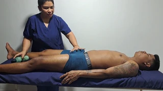 एक रिलॅक्सिंग मसाज या सेक्सी मुलासाठी उष्ण बनते, त्याला अर्धनग्न बघून मी वाइल्ड होऊन जाते