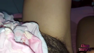 XXX Desi indijski amaterski moški odkrije žensko pri gledanju nagih porn in se vključi v domači indijski seks z hindijskim zvokom