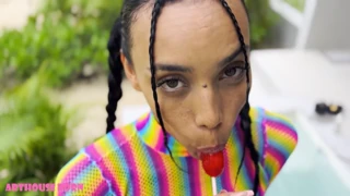 Drobná 18+ Latina touží po divokém sání a ahegao sexu u bazénu