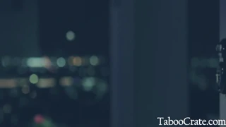 আমি হুইটনি রাইটের সাথে রাফ থ্রিসোমে ডমিনেটেড হই