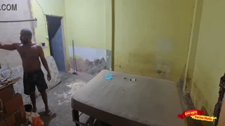 Seduzco al obrero de la construcción follándome el culo 18+ apretado