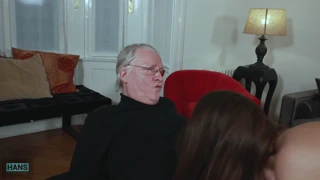 lili chętnie zadowala starszych mężczyzn swoim wprawnym ustami