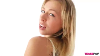 Hey, vil du se mig tease dig med disse store bryster i POV?