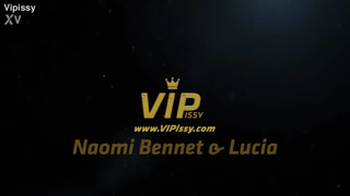 くそ、VIPissyポルノスターが激しいおしっこアクションで濡れる！