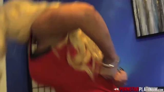 Pornstarplatinum: Storbrystet MILF Alura Jenson suger knuller føtter runker gammel Jimmy Broadway store pupper rumpe doggy cumshot