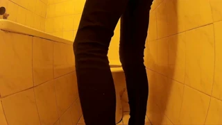 Troia amatoriale rossa si scatena con gioco bagno eccitante