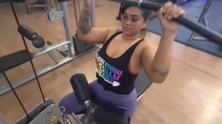 Wow! Horny Gym Babe Preps Without Panties at Workout