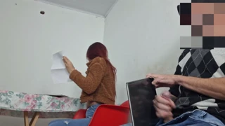 Putain ! MASTURBATION À RISQUE par une prof sérieuse en public !