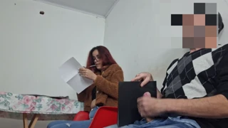 Sveti bog! RISKY MASTURBACIA resne učiteljice na javnem!