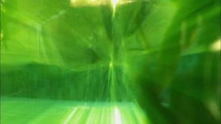 Wow, tu crois à ce trio torride en extérieur près de la piscine ?