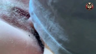 Puki Bulu Ditampilake Cedhak Ditusuk lan Creampie Juicy