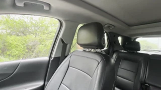 Entrando no carro com estranha misteriosa de bunda grande esperando carona