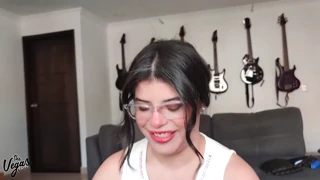 Aku Ora Bisa Nolak, Agen Real Estate Selena Vega Teka Nyenengake Aku