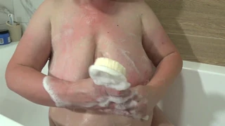 hei, uită-te la sânii mei mari naturali și superbi și la sânii lăsați ca BBW MILF!