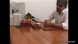 Italian amateur couple on the desk