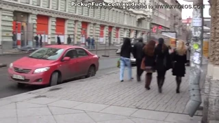 Grupni seks s intenzivnim ejakulacijama u javnom WC-u