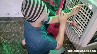 بھارتی بیوی کو برقی ٹھیکیدار نے واٹر کولر ٹھیک کرتے ہوئے سخت چودا