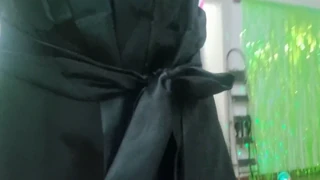 אספולטה מאיה חושפת גוף עירום מחליפה בגדים מחלון רחוב פתוח