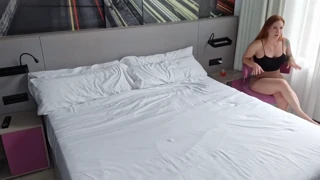 Tako vzburjen ob gledanju Sophia Lockeinih bujnih striptease