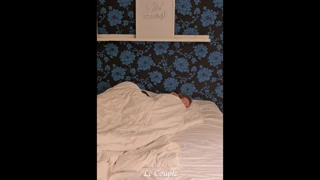 Marito sveglia la moglie addormentata con cazzone mattutino - amateur homemade