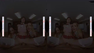 Školnice Bella Elise Rose, Jenna Noelle a Sera Ryder cucají profesoři ve VR čtyřce