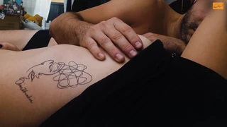Trema in orgasmo intenso da capezzoli e azione sola