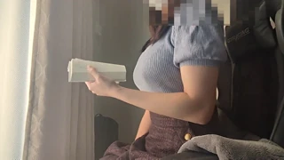 Cewek Jepang tetek gedhe maca buku trus jempol titik sensitif nganti orgasme