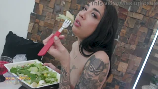 P-Sluts Vol. 44: Eva Perez vzame štiri velike kurce v DP po obroku