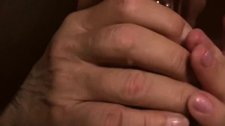 ピアス付きの男たちがハードコアゲイアクションでオナニーして暴れる