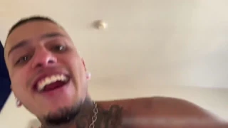 Blackxxx está fodendo aquele bottom brasileiro de língua bifurcada?