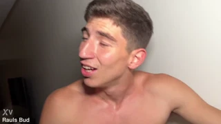 Blonde krijgt trio neuken van gay Rauls maatje