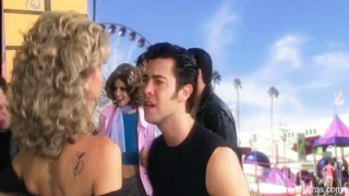 "Sandy, pojďme se ušpinit jako v Grease!"