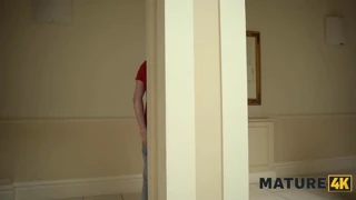 Mature4k. Il suo sapore latteo tenta