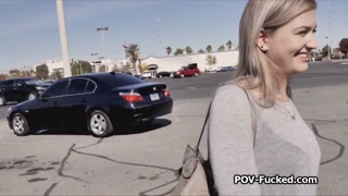 Amateur tiener 18+ met mooie tieten neukt POV stijl?