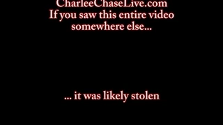 OMG, je n'en peux plus... la fellation busty de Charlee Chase en lavant ses cheveux !