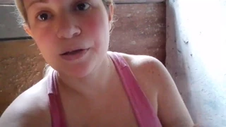 Hei, am primit un apel cam fierbinte de la Mel!